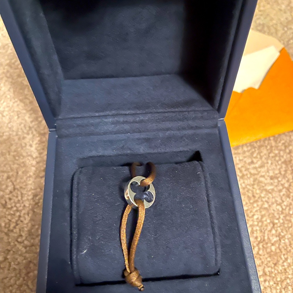 Louis Vuitton Empreinte Bracelet, White Gold